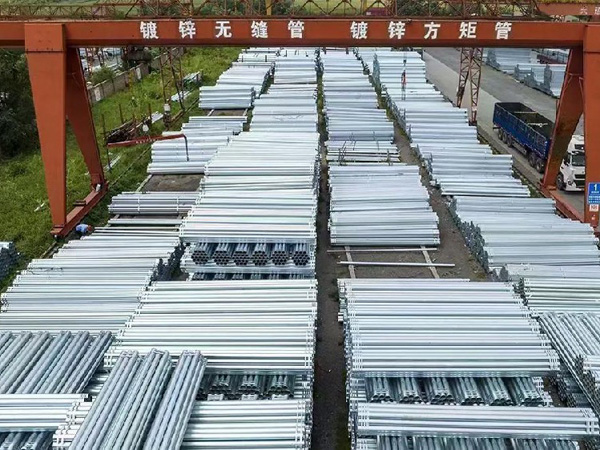 Hot-dip galvanized pipe